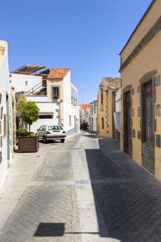 Spanien, Kanarische Inseln, Gran Canaria, Gasse in der Altstadt von Agueimes, lizenzfreies Stockfoto