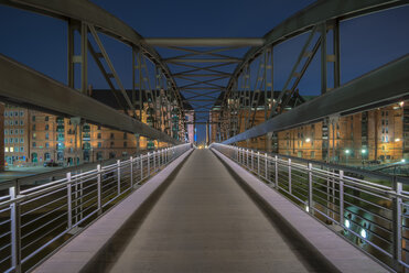 Germany, Hamburg, Kibbelsteg bridge in Speicherstadt - RJF000087