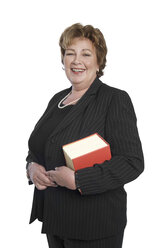 Porträt einer Anwältin mit Gesetzbuch - ECF000516
