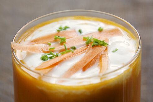 Karotten-Orangen-Suppe mit Sojajoghurt - HAWF000094