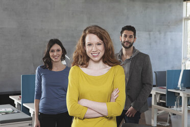 Group picture of three colleagues in the office - RBF001625