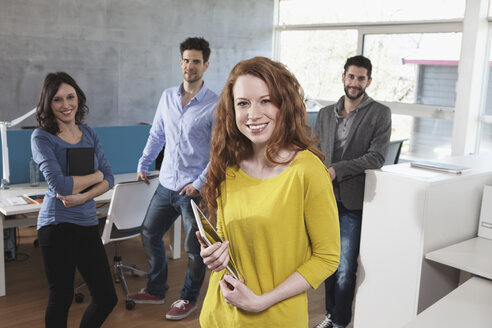 Group picture of four colleagues in the office - RBF001641