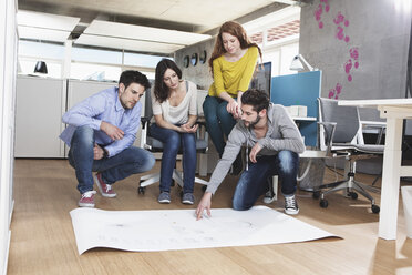 Four colleagues discussing a conception in the office - RBF001686