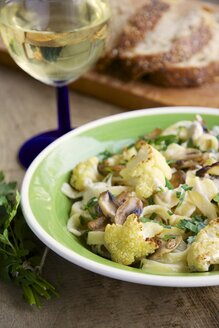 Pasta Alfredo mit gebratenem Blumenkohl und Champignons - HAWF000101