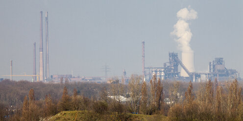 Deutschland, Nordrhein-Westfalen , Duisburg, Hüttenwerk Thyssen-Krupp, Blick vom Landschaftspark Duisburg-Nord - WIF000549