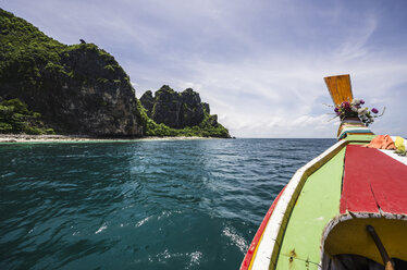 Thailand, Koh Phi Phi Don, Bootsfahrt zu einer Insel - THAF000255