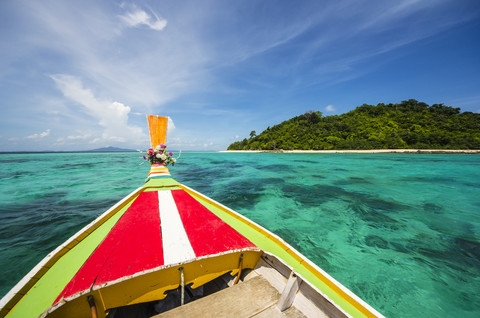 Thailand, Koh Phi Phi Don, Bootsfahrt zu einer Insel, lizenzfreies Stockfoto