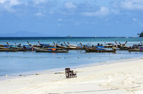 Thailand, Koh Phi Phi Don, Boote am Strand - THAF000247