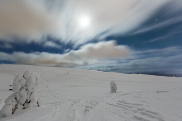 Skandinavien, Finnland, Kittilae, Nachthimmel mit Wolken - SR000517