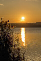 Deutschland, Bayern, Oberbayern, Ammersee am Abend - UMF000698