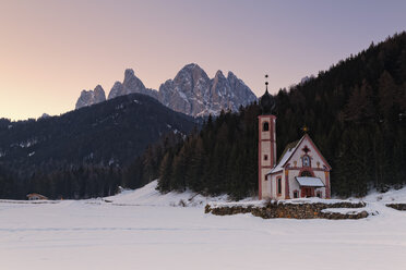 Italy, Alto Adige, Ranui, St John's church in front of Geisler group - GF000414