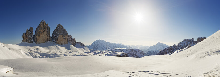 Italien, Südtirol, Sextner Dolomiten, Hochpustertal, Drei Zinnen im Sonnenschein - GFF000435