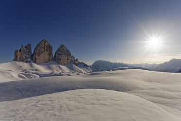 Italien, Südtirol, Sextner Dolomiten, Hochpustertal, Drei Zinnen im Sonnenschein - GFF000437