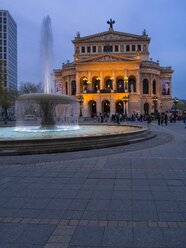 Deutschland, Hessen, Frankfurt, Altes Opernhaus in der Abenddämmerung - AMF002171