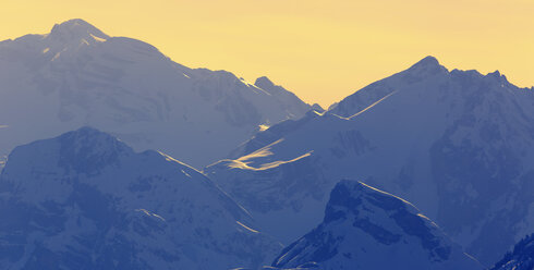 Italien, Dolomiten, Trentino-Südtirol, Sextner Dolomiten, Pustertal, Hochpustertal am Abend - GFF000453