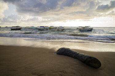 Asia, Sri Lanka, Southern Province, Galle, Fishing boats at beach - STC000015