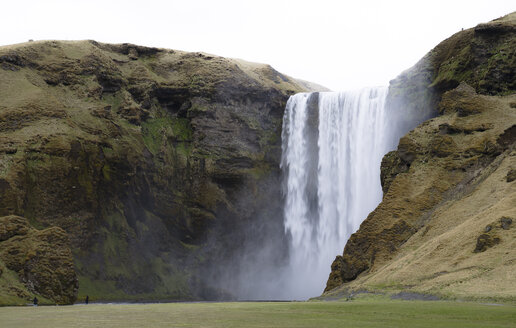 Island, Sudurland, Wasserfall Skogafoss - STC000001