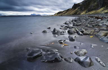 Iceland, Austurland, North Atlantic, Hvitserkur, Beach with stones - STC000017