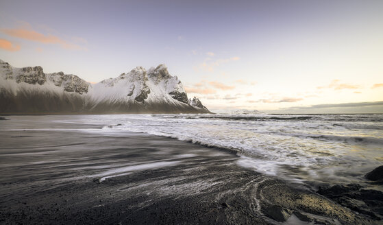 Island, Schwarzer Sandstrand von Stokksnes - STCF000029