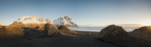 Island, Schwarzer Sandstrand von Stokksnes, lizenzfreies Stockfoto