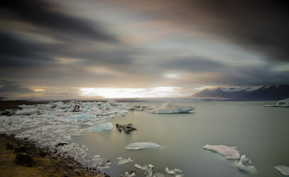 Iceland, Drifting ice on Jokulsarlon glacier lake - STCF000042