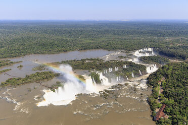 Südamerika, Brasilien, Parana, Iguazu-Nationalpark, Iguazu-Fälle und Regenbogen - FOF006585