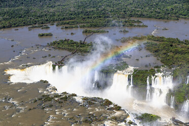 Südamerika, Brasilien, Parana, Iguazu-Nationalpark, Iguazu-Fälle und Regenbogen - FOF006593