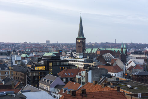 Dänemark, Aarhus, Blick auf die Dächer des Stadtzentrums, Blick von oben - WEF000058