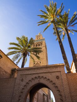 Marokko, Marrakesch-Tensift-El Haouz, Marrakesch, Tor zur Koutoubia-Moschee, Minarett - AMF002181