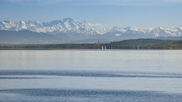 Germany, Bavaria, Lake Ammer, Diessen am Ammersee, Marienmuenster, Alps in the background - RDF001263