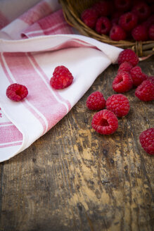 Kitchen towel and raspberries on wooden table - LVF001070