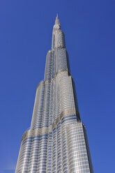 Dubai, view to Burj Khalifa in front of blue sky - RUEF001246