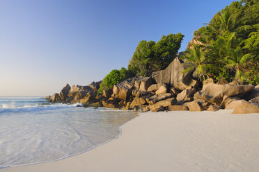 Seychelles, La Digue, view to Petit Anse Beach - RUEF001238