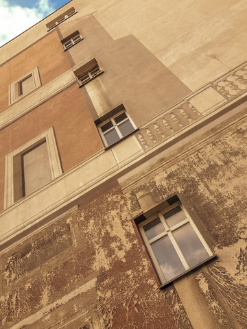 Germany, Berlin, building with windows amd fake windows painting, lizenzfreies Stockfoto