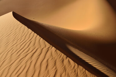 Algerien, Tassili n Ajjer, Sahara, Sandkräuselungen auf einer Wüstendüne - ESF000993