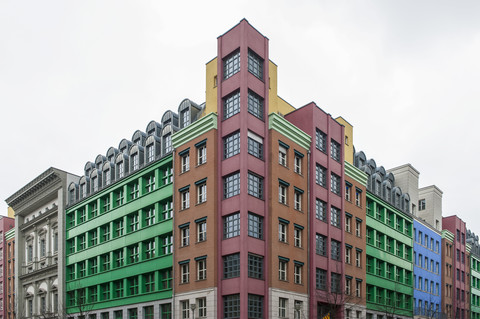 Deutschland, Berlin, Blick auf Fassaden des Quartiers Schuetzenstrasse, lizenzfreies Stockfoto