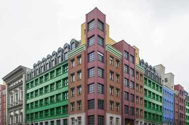 Deutschland, Berlin, Blick auf Fassaden des Quartiers Schuetzenstrasse - RJF000101