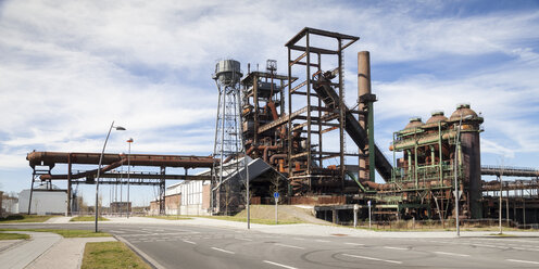 Germany, North Rhine-Westphalia, Dortmund-Hoerde, Phoenix West, abandoned blast furnace steelmill, water tower - WIF000584