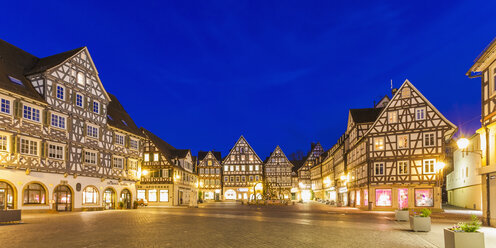 Germany, Baden-Wuerttemberg, Schorndorf, Market square, half-timbered houses and fountain - WDF002485