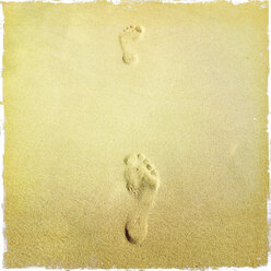Footprint in the sand, Fuerteventura, Spain - DRF000658
