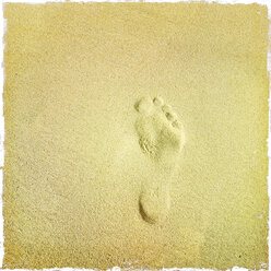 Footprint in the sand, Fuerteventura, Spain - DRF000659