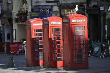 UK, Scotland, Edinburgh, Red telephone booths in street - FDF000038