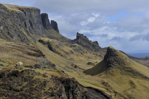 UK, Schottland, Landschaft mit bewölktem Himmel - FDF000020