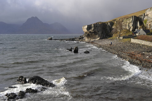 UK, Schottland, Klippe am Ufer - FDF000059