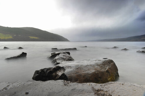 UK, Schottland, Blick auf den See - FDF000063