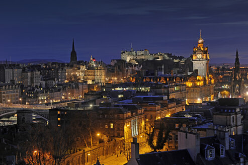UK, Schottland, Edinburgh, Stadtansicht mit Edinburgh Castle - FDF000034