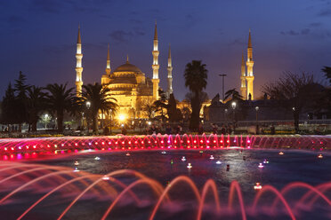 Turkey, Istanbul, Blue Mosque at dusk, Fountain in the park - SIE005294