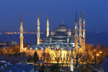 Turkey, Istanbul, Blue Mosque at dusk - SIEF005300