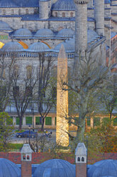 Türkei, Istanbul, Obelisk des Theodosius im Hippodrom von Konstantinopel, Blaue Moschee - SIEF005305