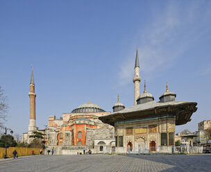 Türkei, Istanbul, Sulatn Ahmet III Brunnen und Hagia Sofia Moschee - SIEF005297